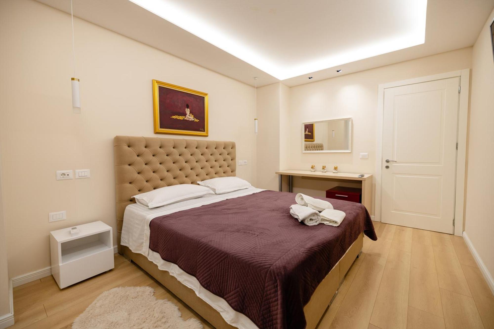Luxury Center Observatori Apartment Tirana Exterior foto